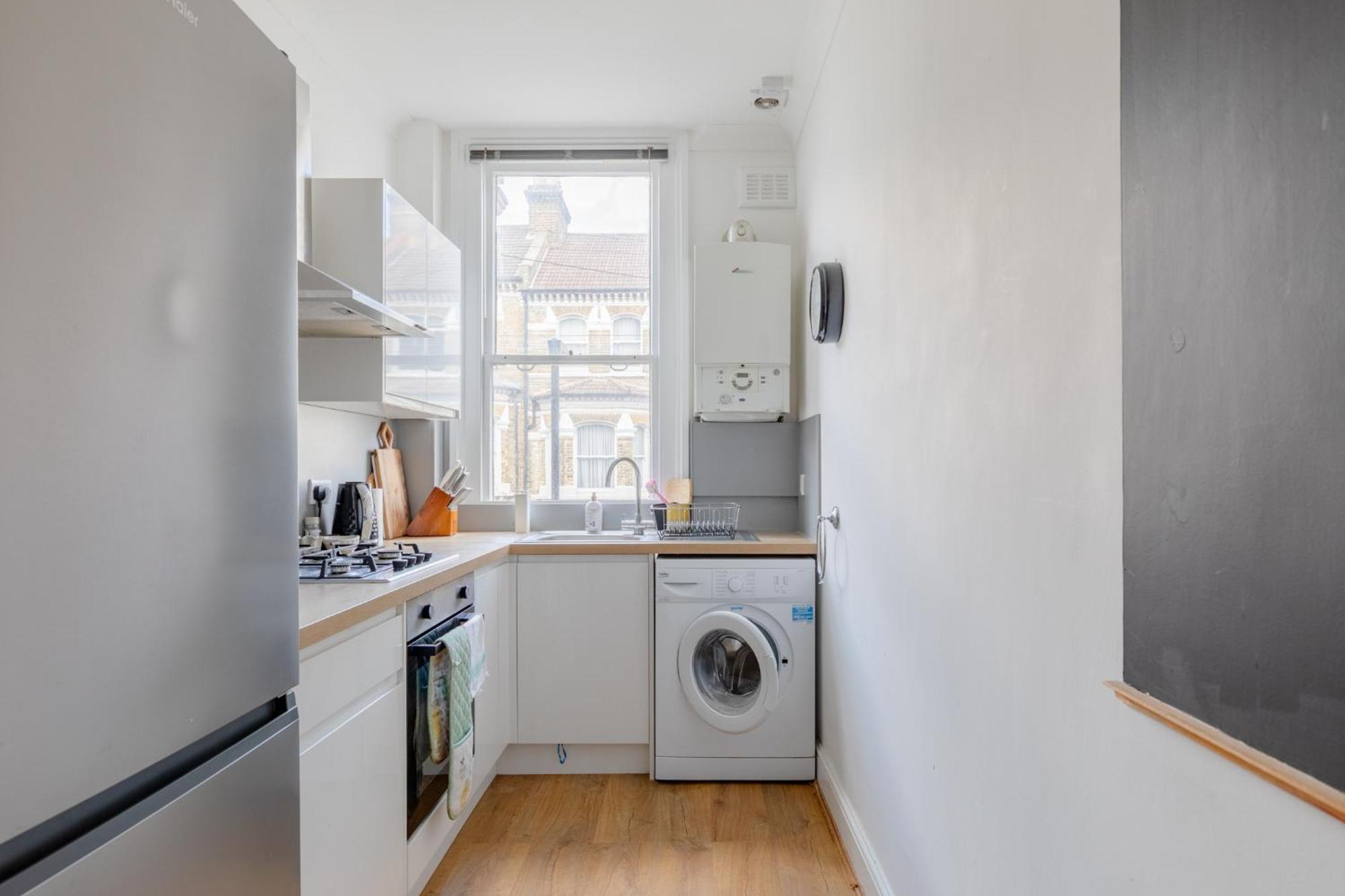 Light-filled 2bd Flat Minutes To Clapham Station Apartment *