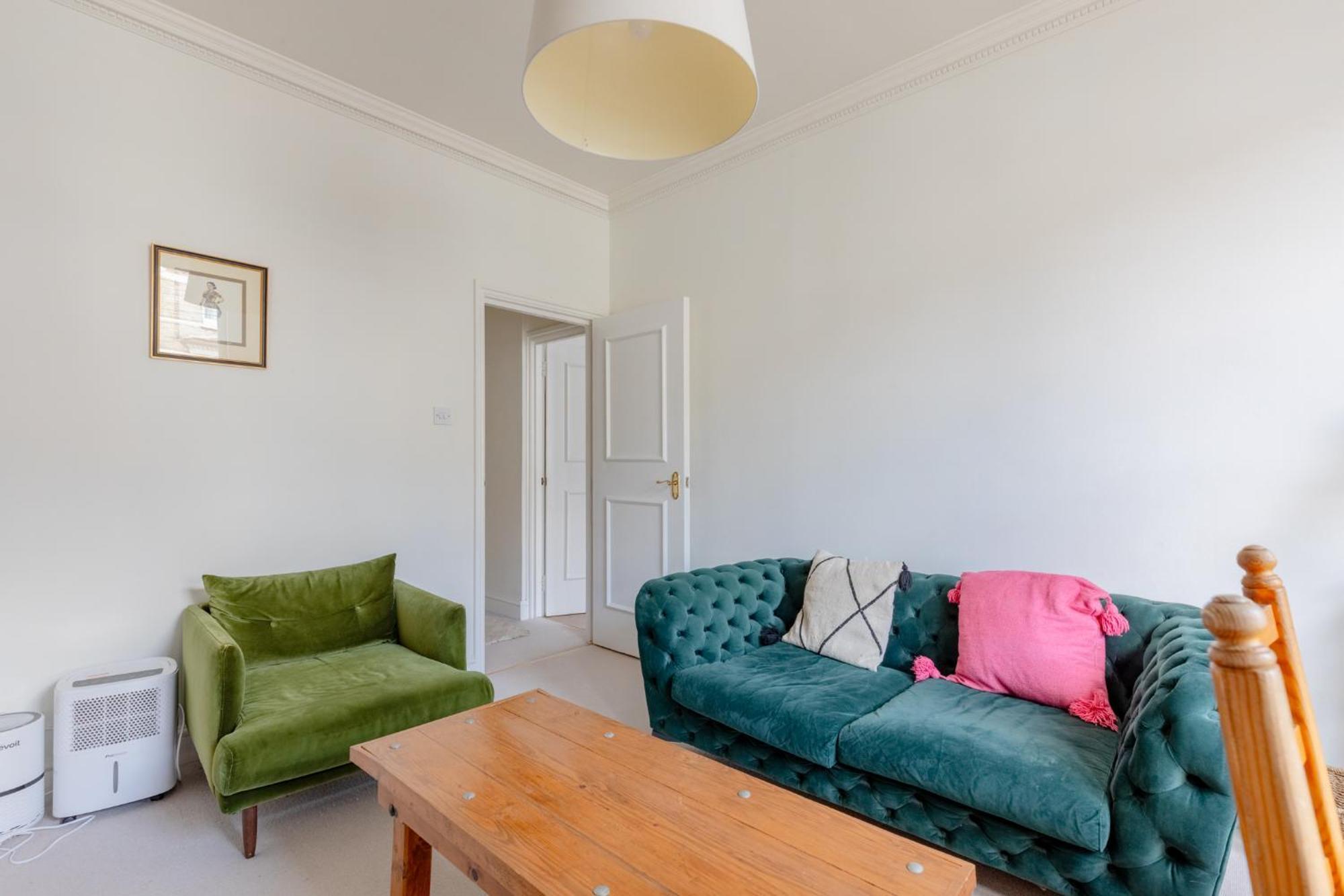 Light-filled 2bd Flat Minutes To Clapham Station * London