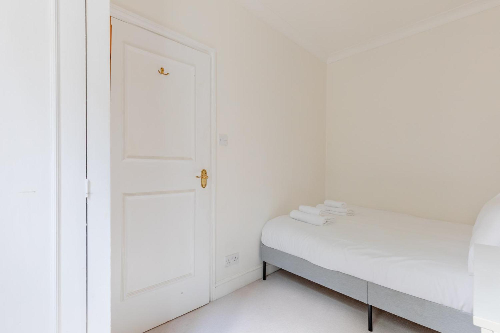 Apartment Light-filled 2bd Flat Minutes To Clapham Station
