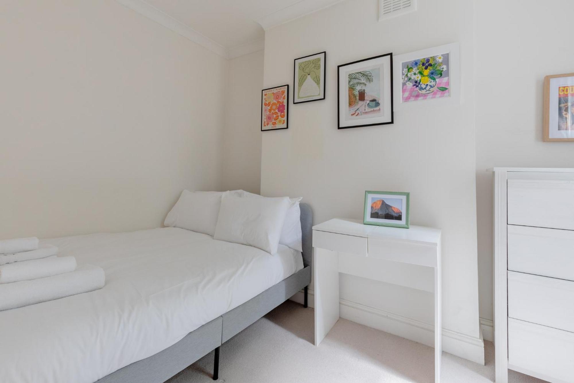 Light-filled 2bd Flat Minutes To Clapham Station London
