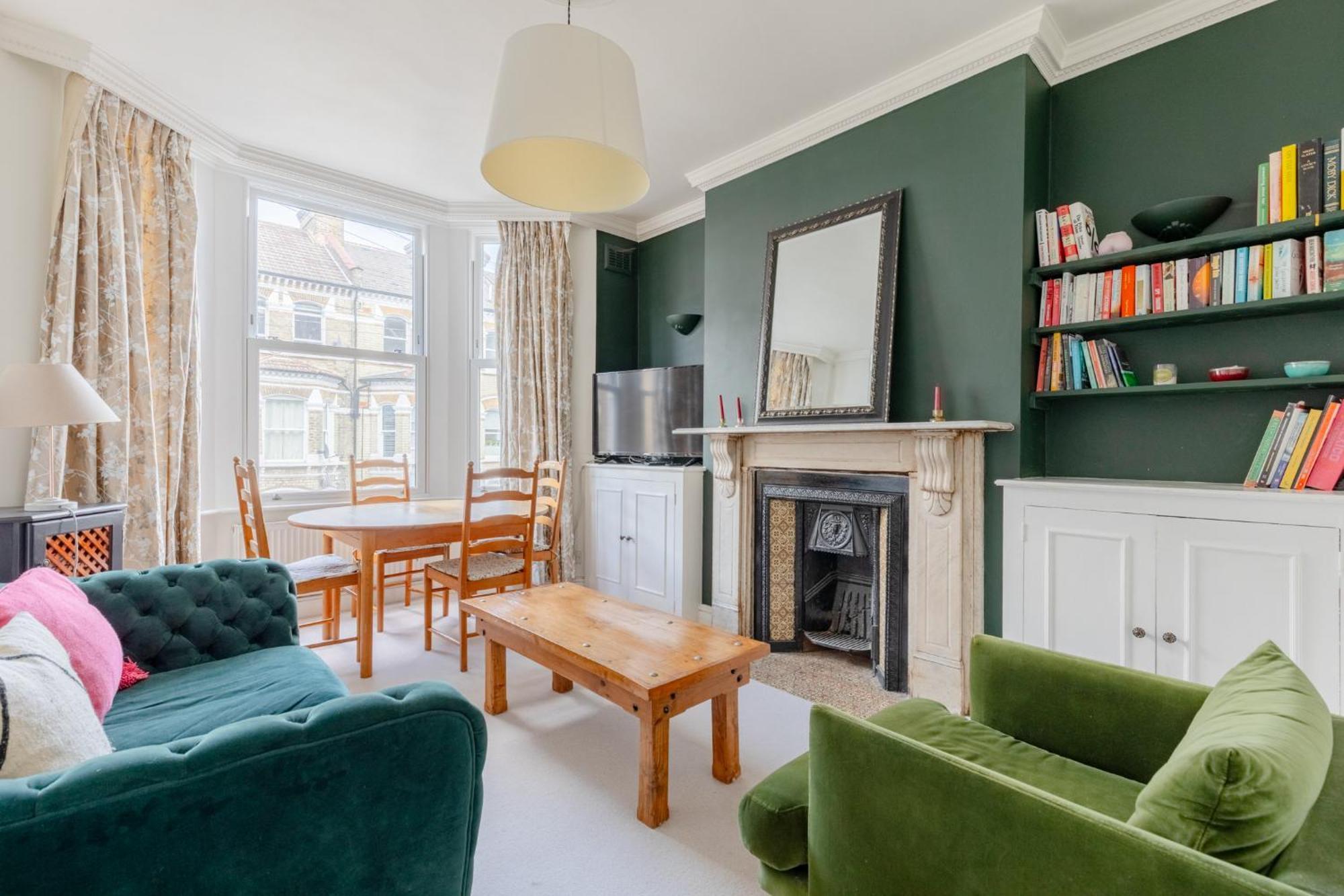 Light-filled 2bd Flat Minutes To Clapham Station London
