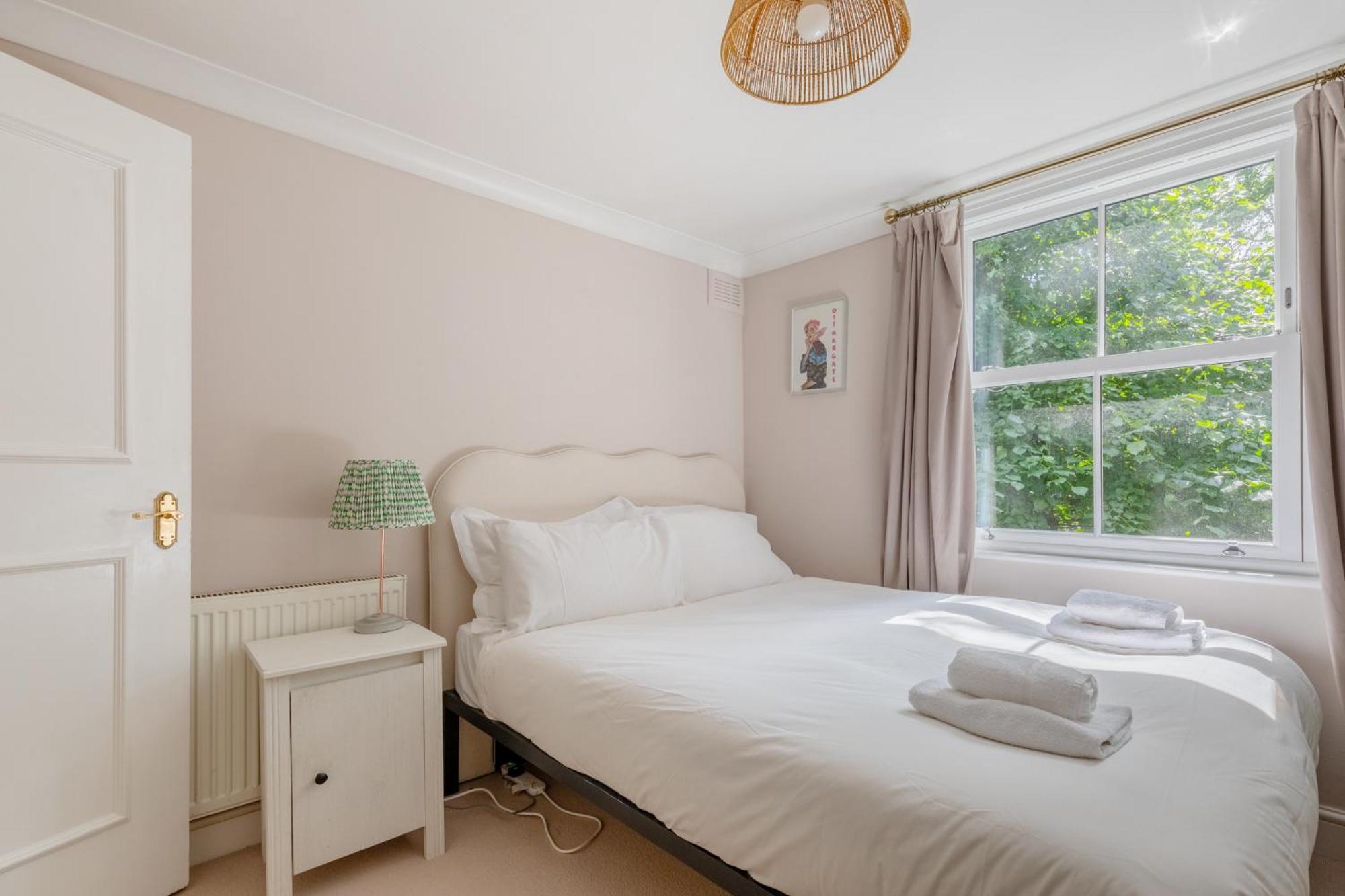 Light-filled 2bd Flat Minutes To Clapham Station London